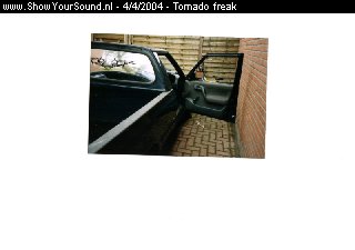 showyoursound.nl - tornado freak - tornado freak - standaarddeur.jpg - hier zie je de standaard deur, het was de bedoeling om qua uiterlijk niets te veranderen BRstandaard gaat er 13 cm luidsprekers in de deuren